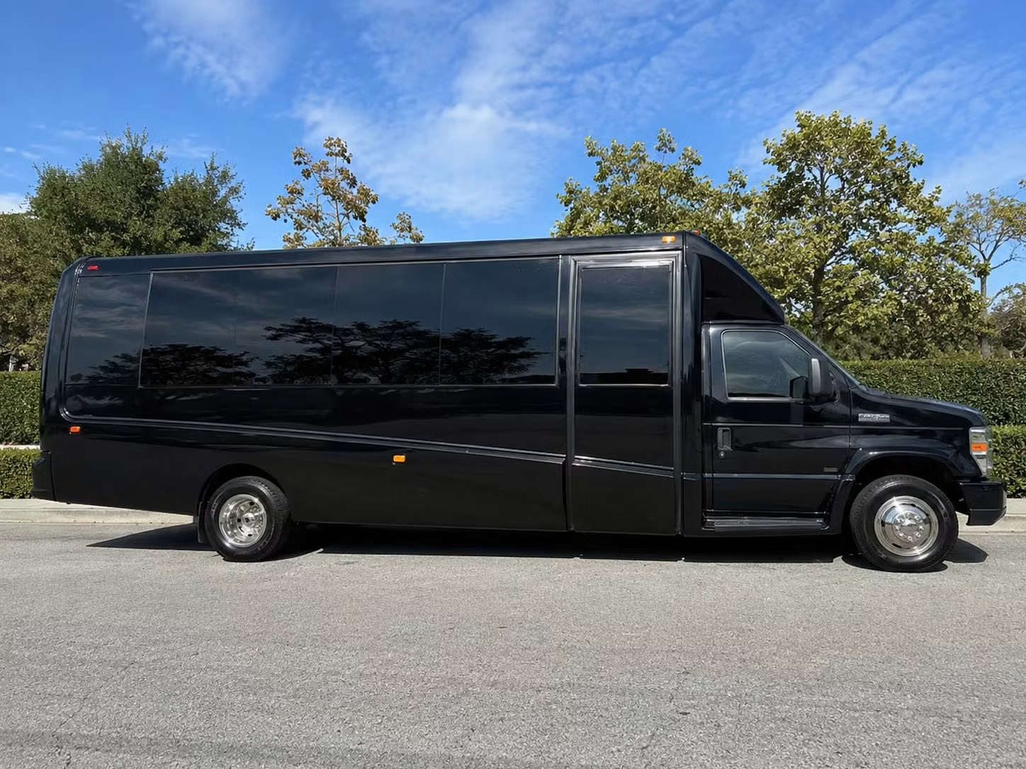 wedding shuttle services transportation in glendale